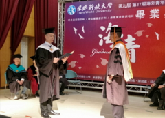 本校91名海青生歡慶畢業逾240名海外家長來台參與海青班畢業典禮的活動照片