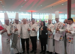 本校蔬果神雕大師，台灣唯一獲聘德國IKA廚藝競賽評審的活動照片